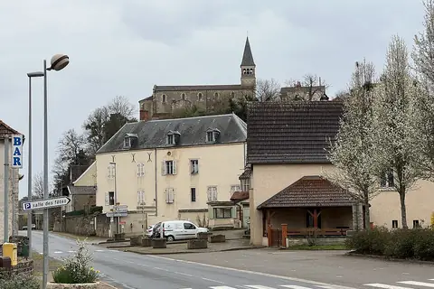 Massilly, sur la route ou près de la route de « Au fil de l’eau »