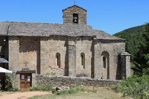 Église Saint-Michel de Rouviac, sur la route ou près de la route de « Des gorges de la Dourbie au plateau du Larzac »