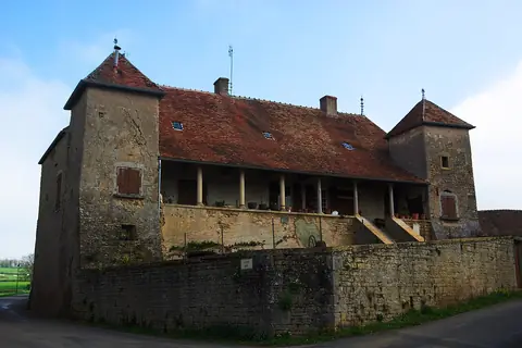 Sigy-le-Châtel, sur la route ou près de la route de « Entre histoire et nature »