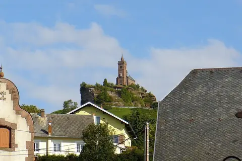Rocher de Dabo, sur la route ou près de la route de « Le circuit linéaire Moselle du Sud au Nord - circuit moto »