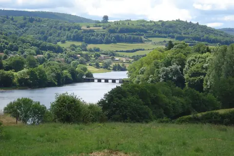 Lac du Crescent, sur la route ou près de la route de « Les lacs du Morvan Auto/Moto »