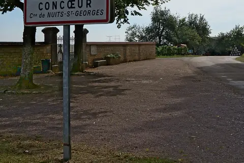 Concœur-et-Corboin, sur la route ou près de la route de « Route de la Truffe »