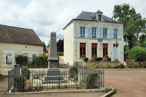Fontenoy (Yonne), sur la route ou près de la route de « Route gourmande au cœur de la Puisaye »