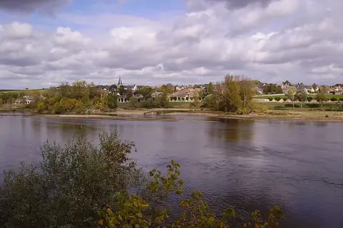 Pouilly-sur-Loire, sur la route ou près de la route de « Route gourmande au fil de la Loire »