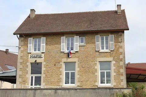 Le Louverot, sur la route ou près de la route de « Route gourmande dans le vignoble du Jura »