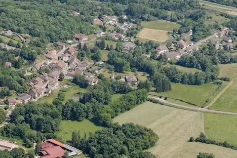 Coulevon, sur la route ou près de la route de « Route gourmande de Fougerolles à Besançon »