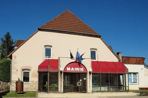 Monnières (Jura), sur la route ou près de la route de « Spiritualité autour du massif de la Serre »